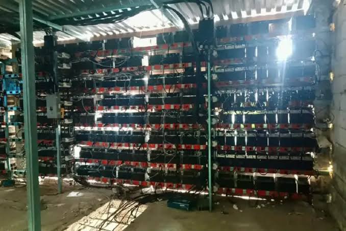Megagranja de criptomonedas robaba energía de presa en Puebla