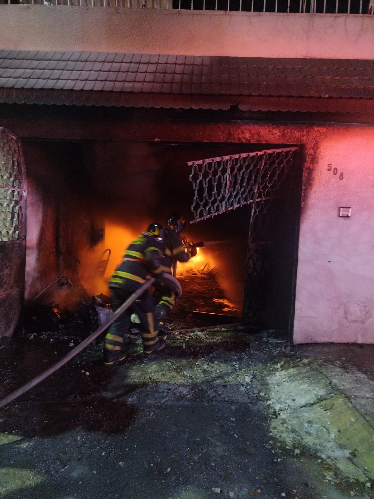 Incendio en Nueva Atzacoalco mata a 14 perros; uno sobrevivió