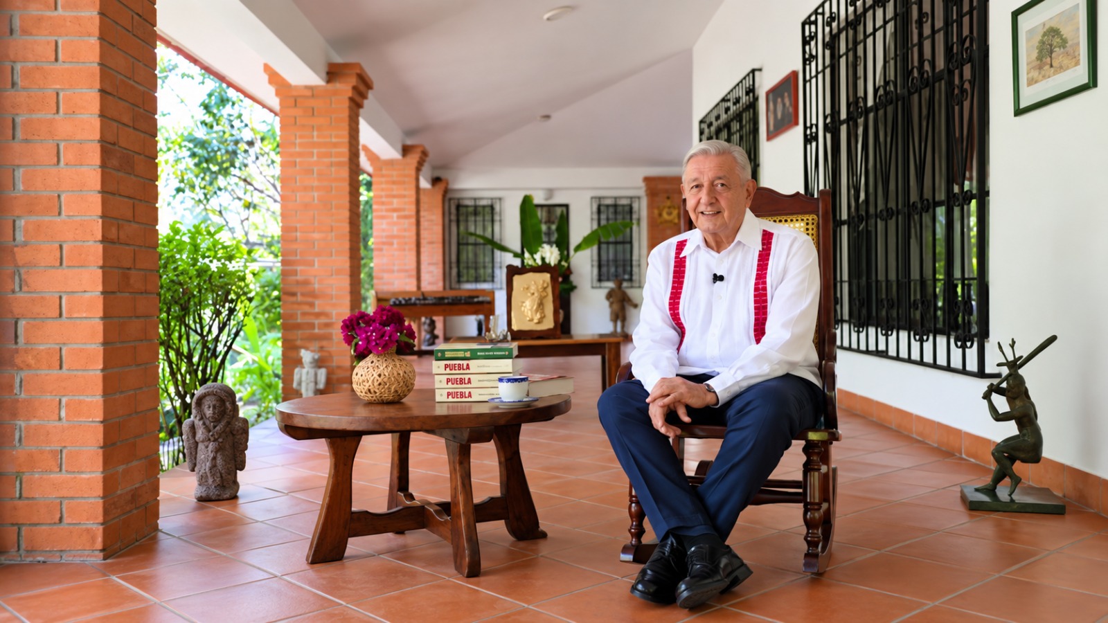 López Obrador reaparece para presentar su nuevo libro.