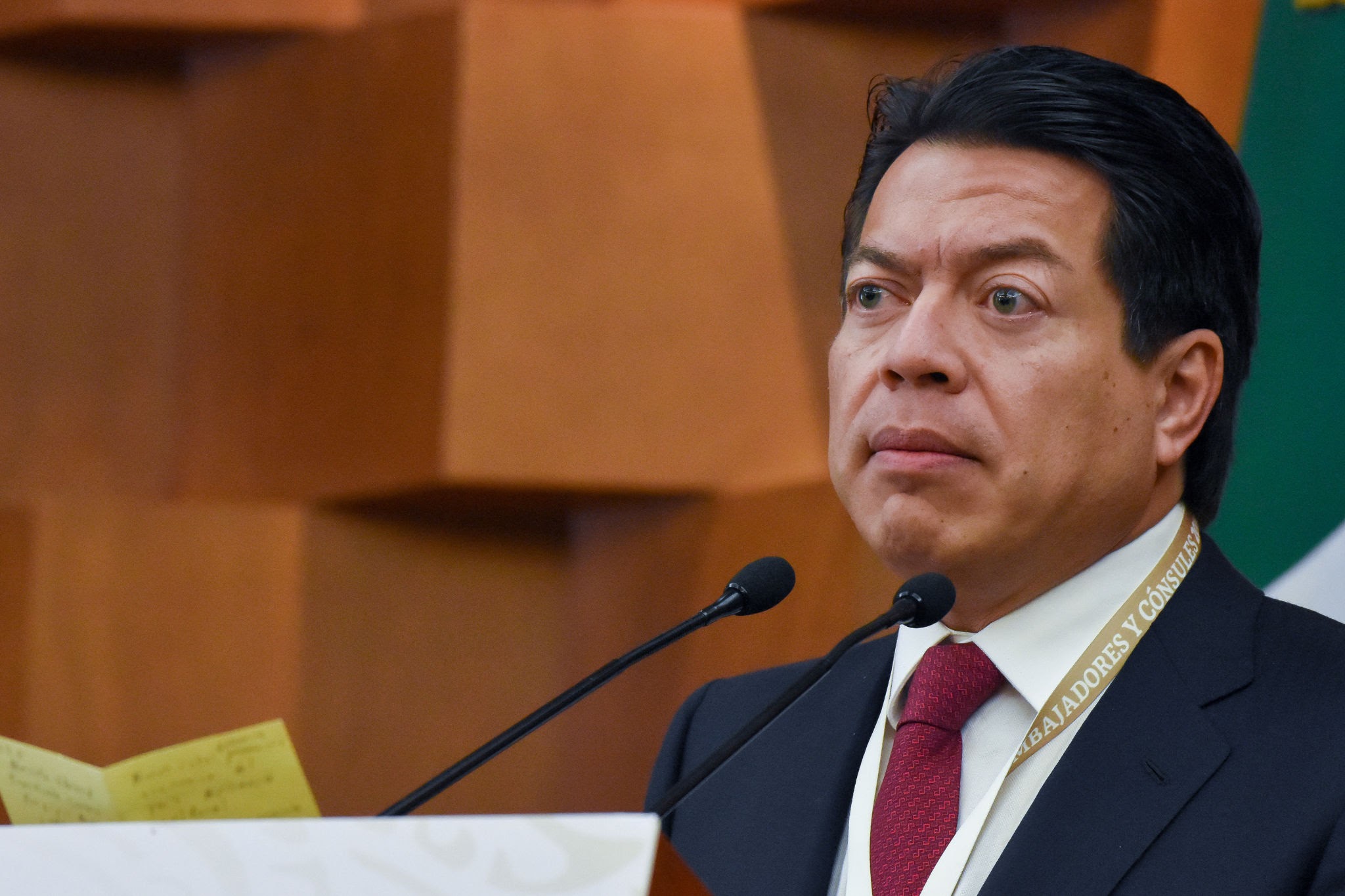 SEP restringirá celulares en primarias y secundarias