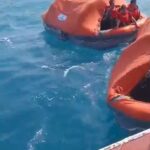 Naufraga embarcación en Indonesia y deja seis muertos; buscan a 130 personas
