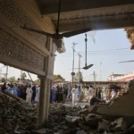 Coche bomba y tiroteo dejan 21 muertos en Pakistán