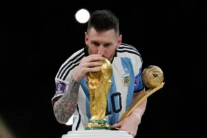 Messi llega a Argentina para disputar amistoso con Benín, su último partido con la selección