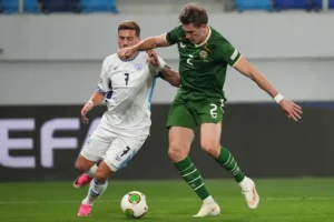 UEFA inicia investigación por posible escupitajo de jugador israelí a cuerpo técnico irlandés