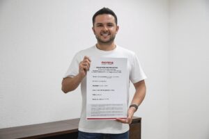 Pablo Bustamante se registra para buscar la Coordinación Municipal de Morena en Cancún