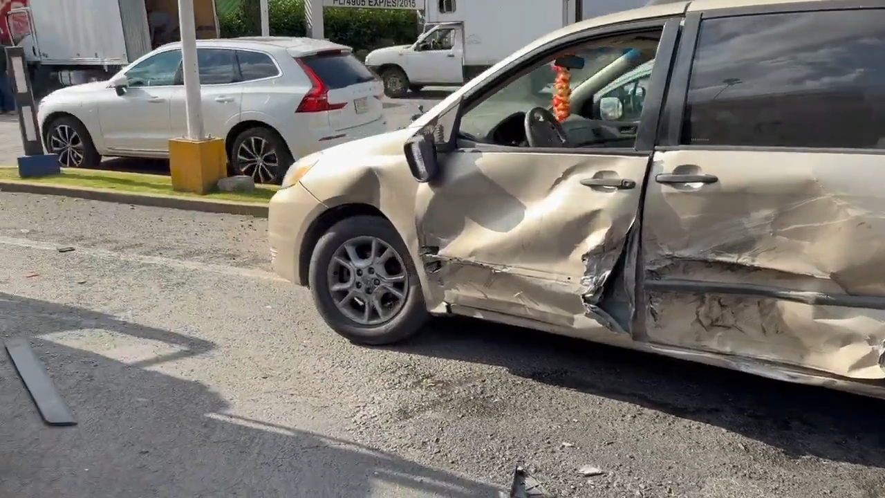 Tráiler embiste cinco autos durante bloqueo en la México-Toluca