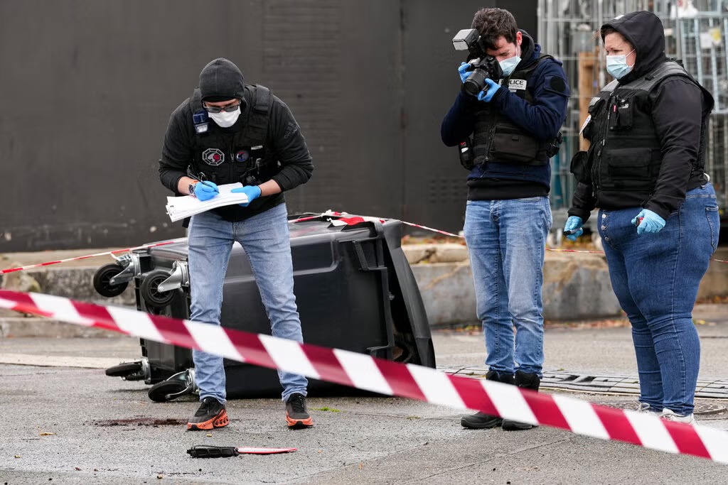 Operativo policial tras ataque armado cerca de París.