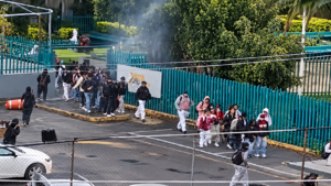 Encapuchados irrumpen en Bachilleres 6 y hieren a profesor