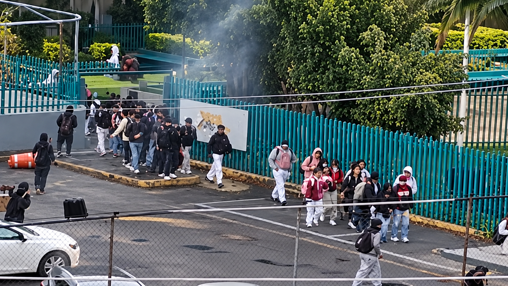 Encapuchados entran a colegio Bachilleres 6 en Iztapalapa.