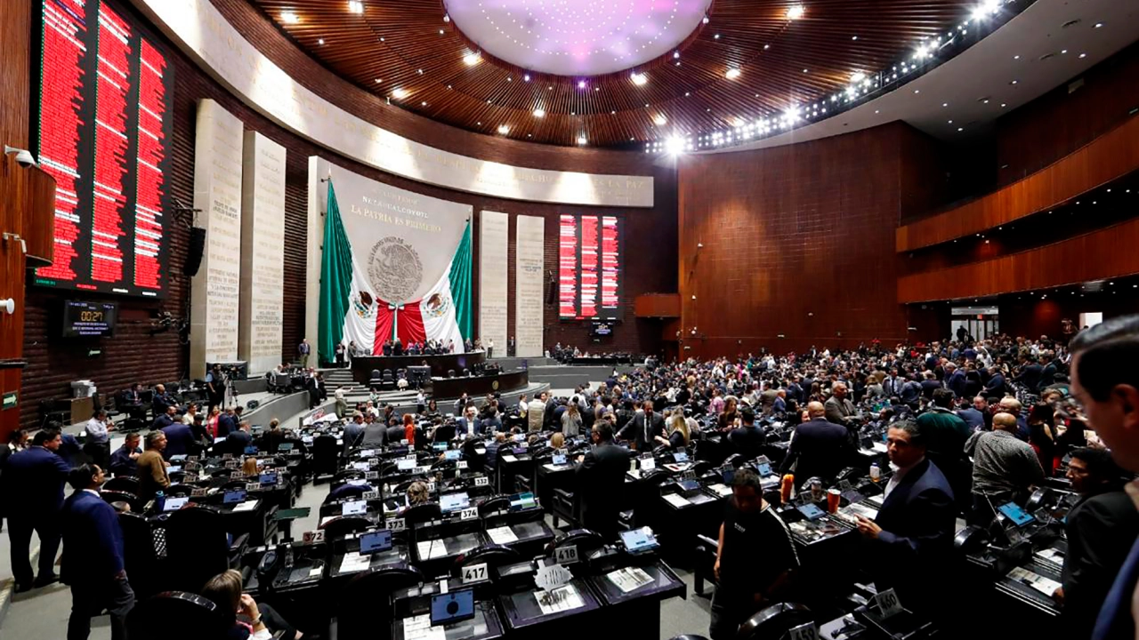 La Cámara de Diputados aprobó en lo general la Ley de Ingresos 2027, que permite al Gobierno federal contratar hasta 1.7 billones de pesos de deuda interna.