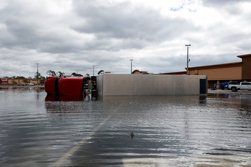 Huracán Isaías deja cuatro muertos y 670 mil sin luz en Estados Unidos.