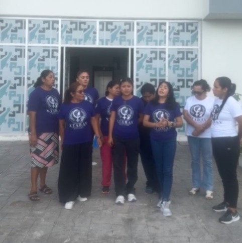 El Colectivo Xtabay protesta por una audiencia aplazada en Chetumal por quinta ocasión en cuatro años en un caso de abuso sexual infantil.