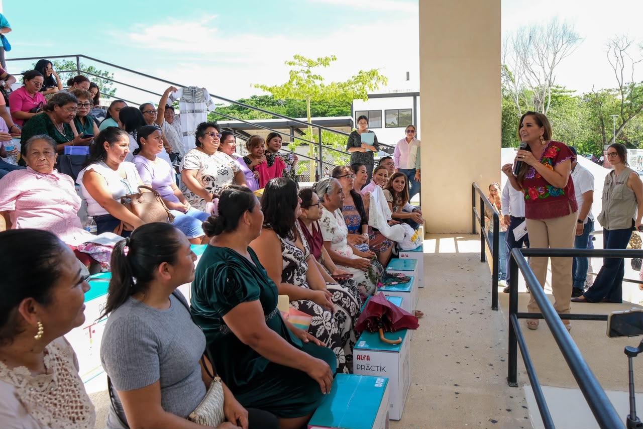 Mara Lezama entrega 100 máquinas de coser para impulsar el autoempleo en Quintana Roo