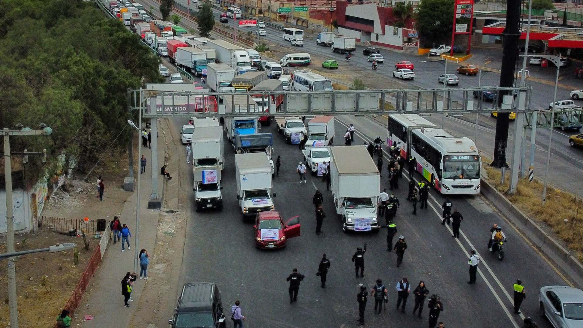 Transportistas preparan paro nacional en carreteras de México
