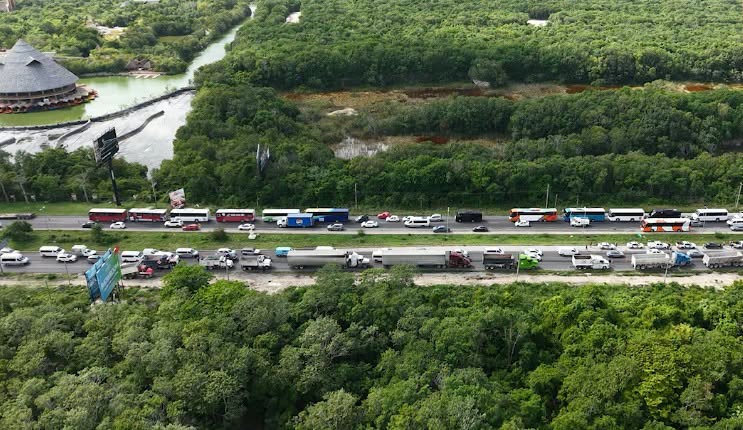 Paro de transportistas afecta a 272 pasajeros en Cancún