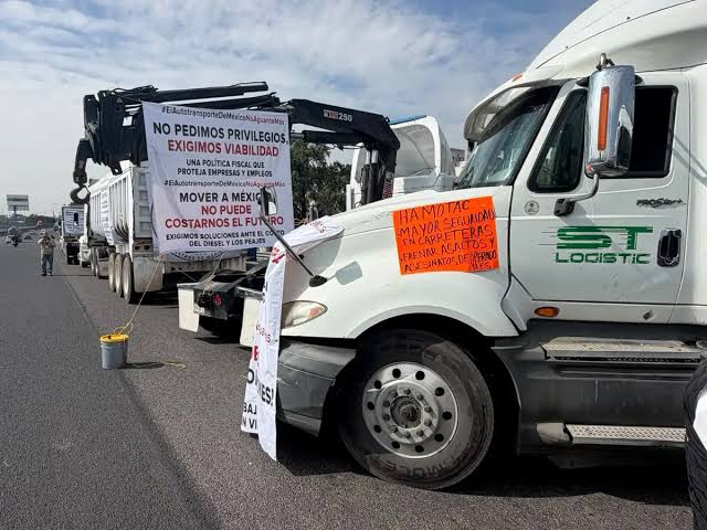 Transportistas rechazan bloqueos carreteros en México