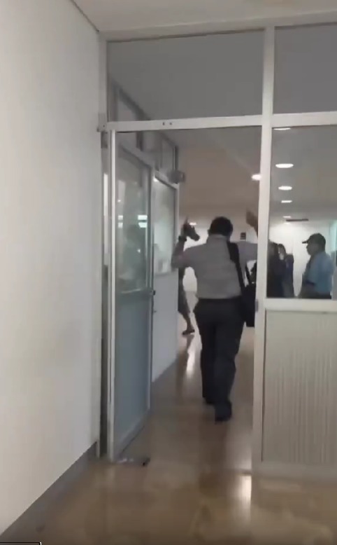 Denuncian a médico del IMSS por burlas y agresiones en Cancún