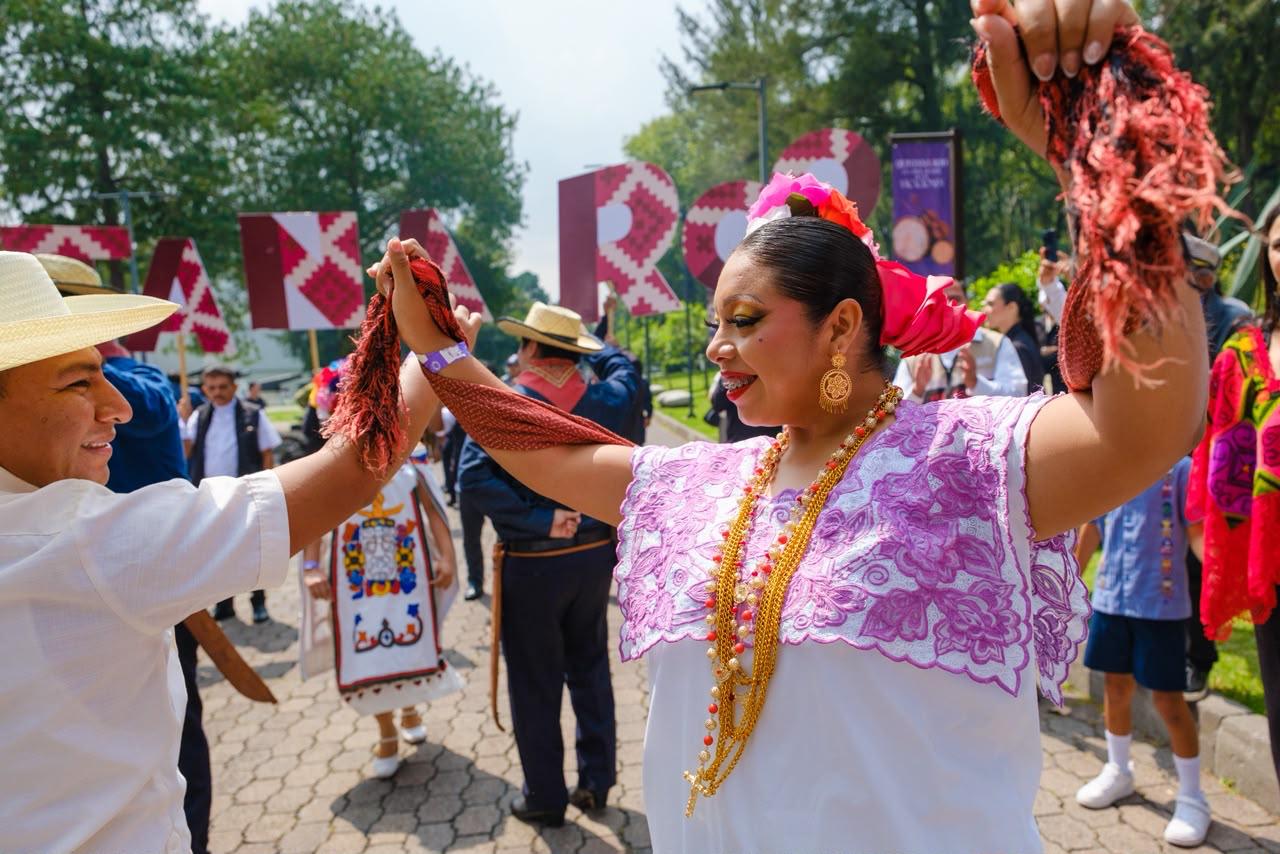 Quintana Roo lleva su cultura maya y tradiciones a Los Pinos