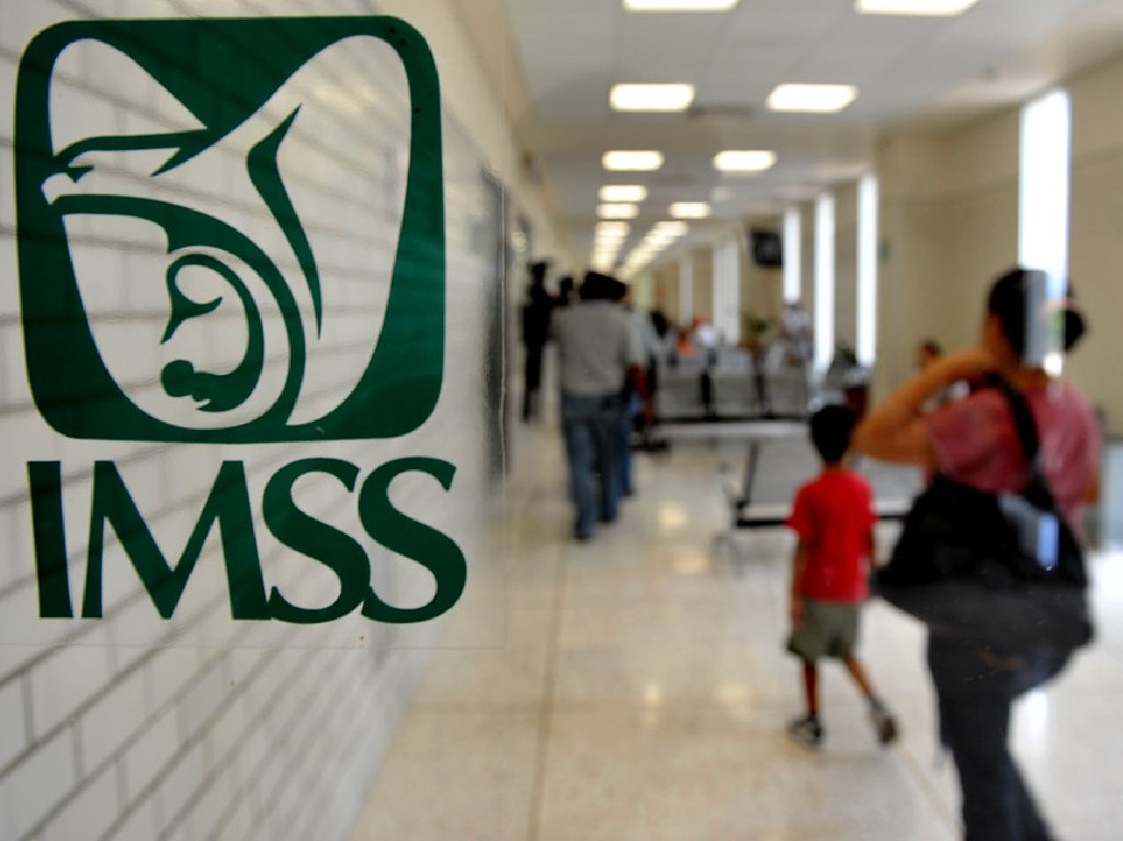 Zoé Robledo asegura que los servicios del IMSS operan con normalidad