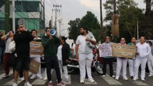 Se suma la CNTE a manifestaciones de trabajadores del IMSS