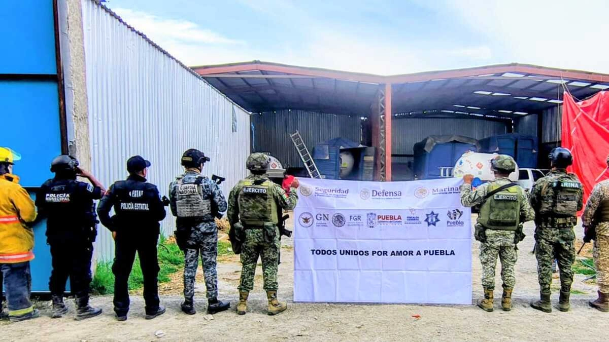 Olor a gas revela bodega con huachicol en Tepeaca