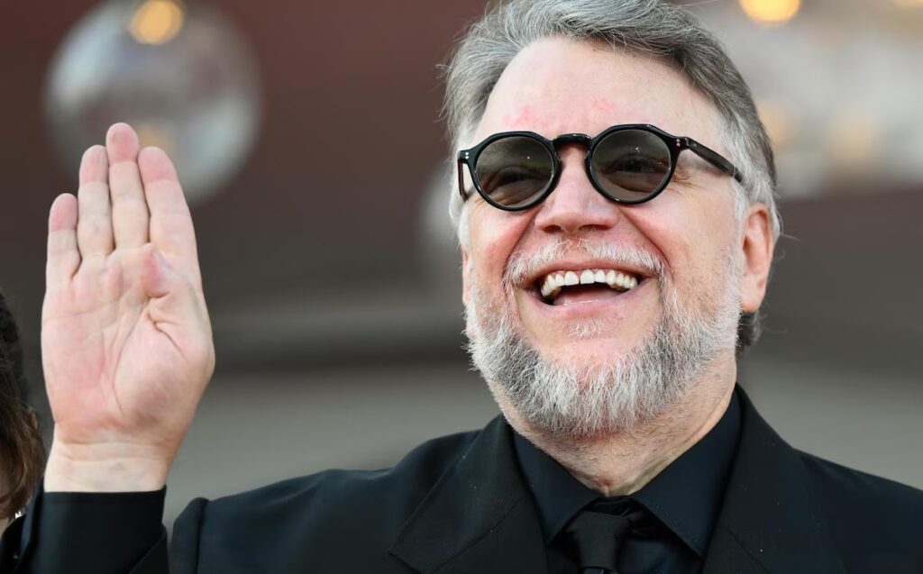 Guillermo del Toro respalda protesta por agua limpia y lamenta el mundo que heredan los jóvenes