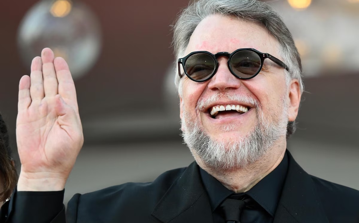 Guillermo del Toro respalda protesta por agua limpia y lamenta el mundo que heredan los jóvenes