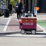 Robots de reparto de comida escanean rostros y comparten datos biométricos, acusan en Estados Unidos