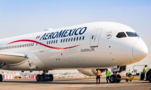 Aeroméxico prevé afectaciones en vuelos por el huracán Simón en siete destinos del Pacífico