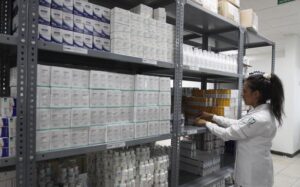 Empresa vinculada al gobierno cubano incumple entrega de medicamentos al IMSS
