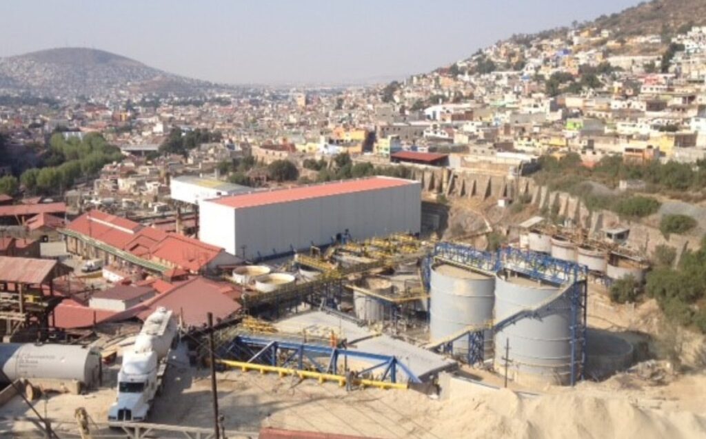 Mueren dos trabajadores tras quedar sepultados por material en mina de Pachuca, Hidalgo